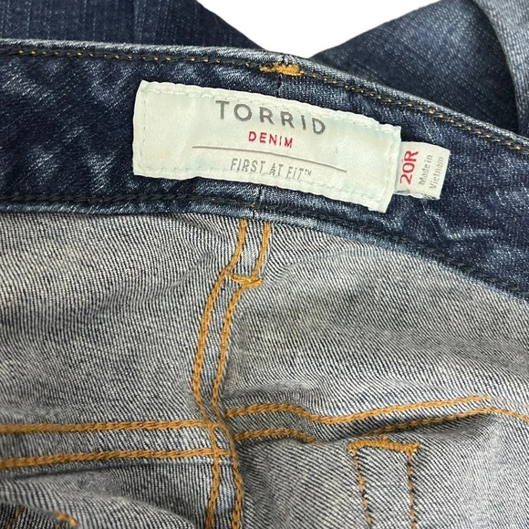 Torrid • Boyfriend Straight Vintage Stretch Mid-Rise Jean - Picture 6 of 8